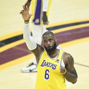 九游APP中心-詹皇是否会在今夏续约成焦点 多支球队命运受影响